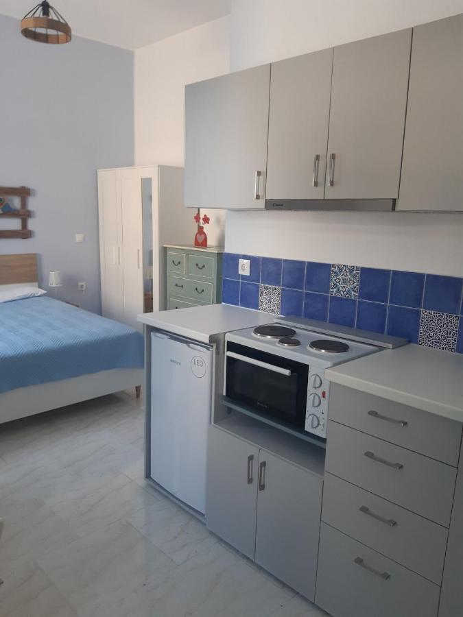 Almira Studios And Apartments Агия Марина Екстериор снимка