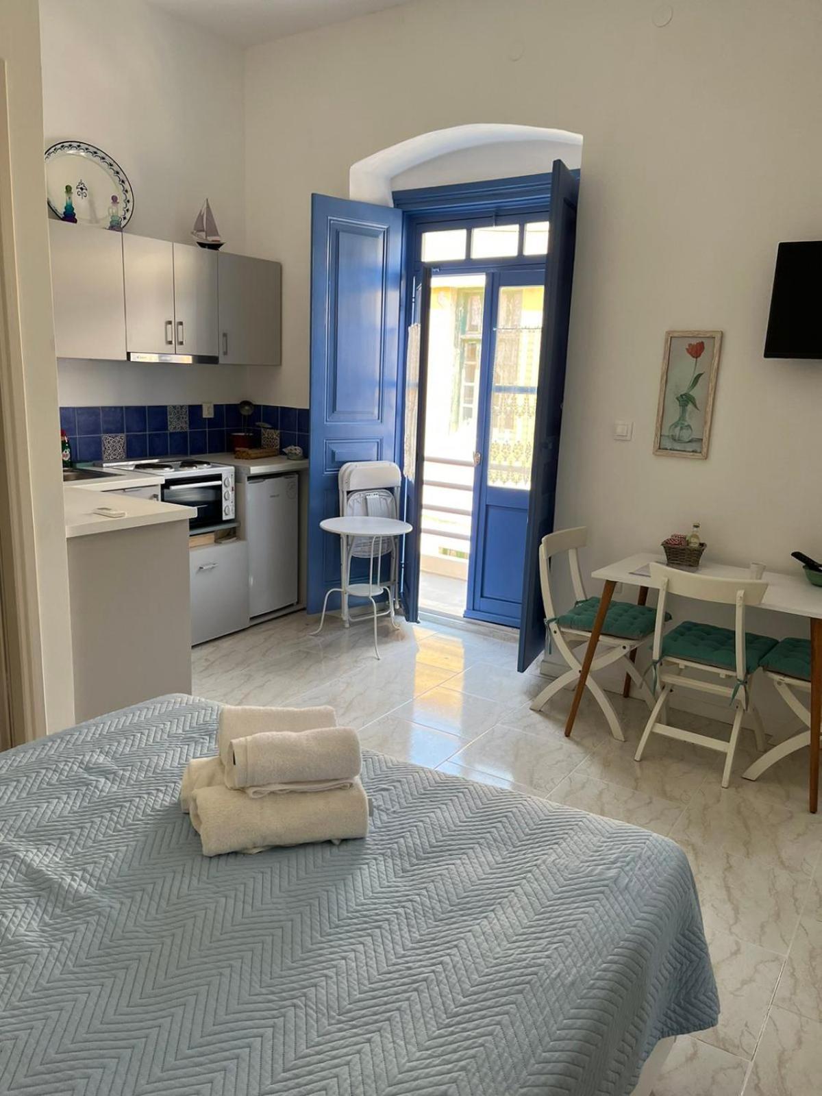 Almira Studios And Apartments Агия Марина Екстериор снимка